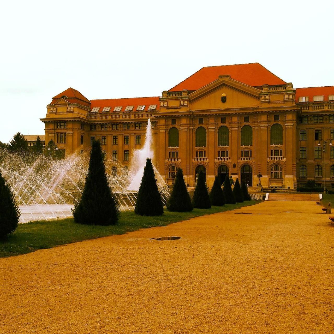 Dolce Vita Apartman Debreţin Exterior foto